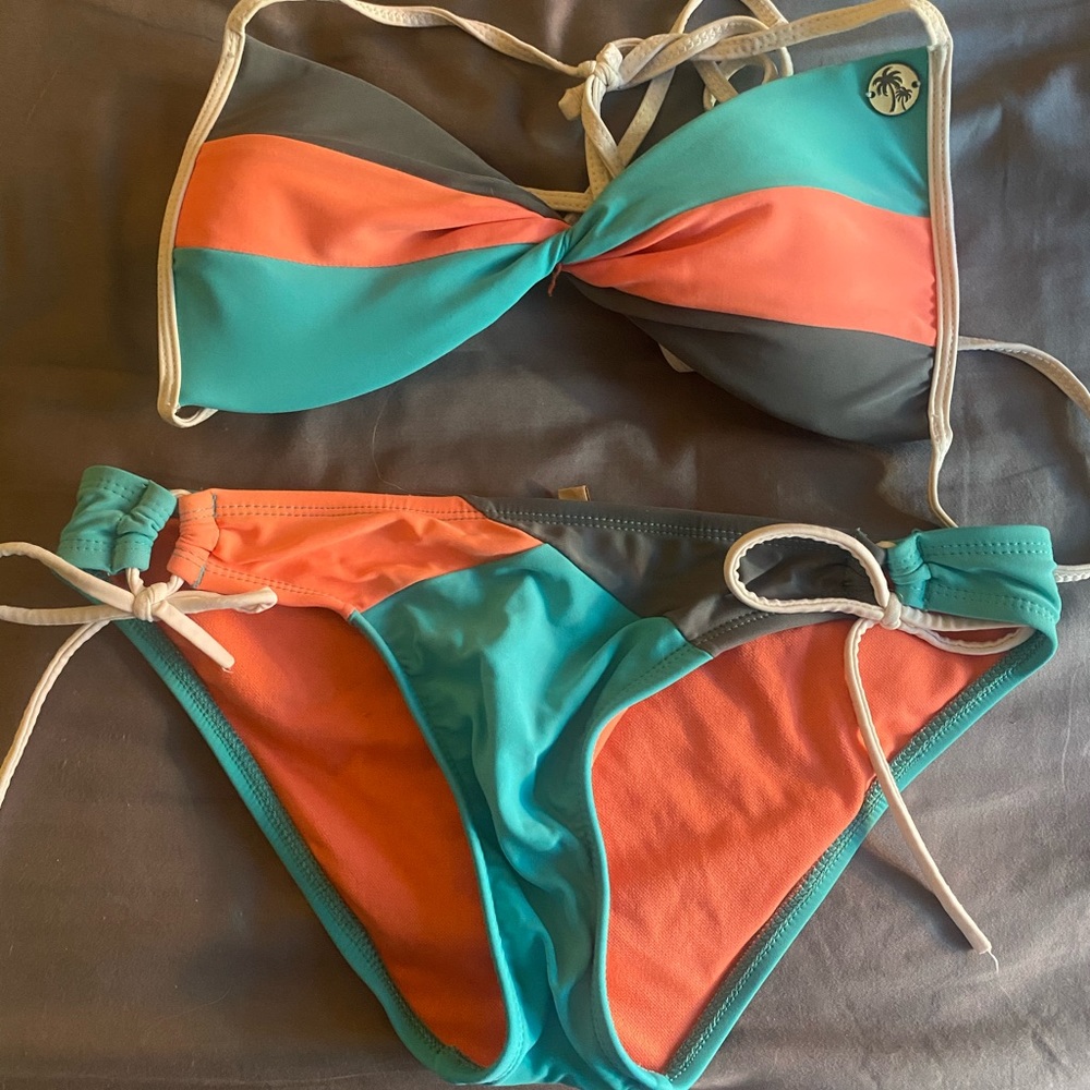 Very cute suit with a nice little push up
